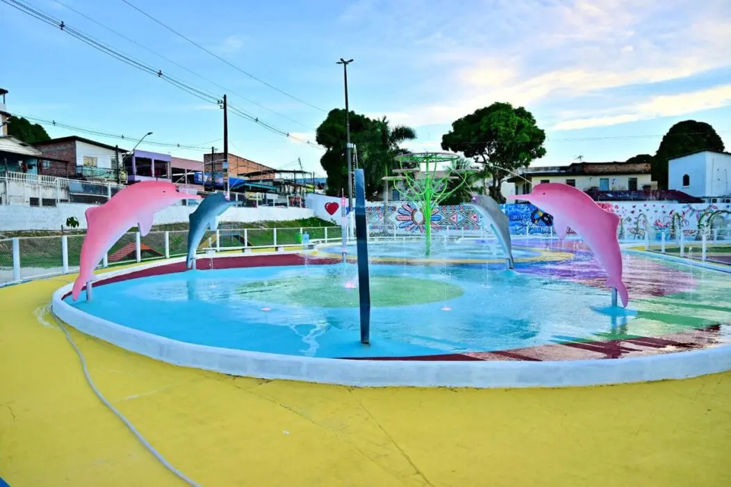 Prefeito David Almeida acompanha testes finais e confirma entrega de praça molhada na lagoa da Compensa nesta quarta-feira, 18