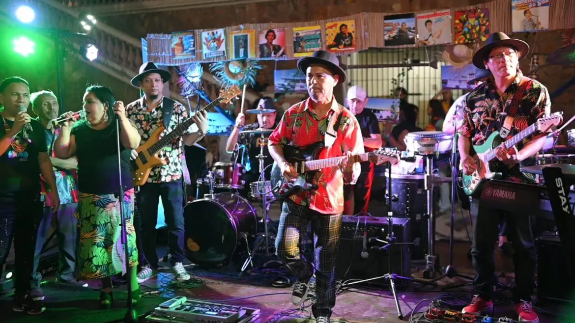 Caravana Beiradão invade o Largo São Sebastião com música de qualidade e muito humor