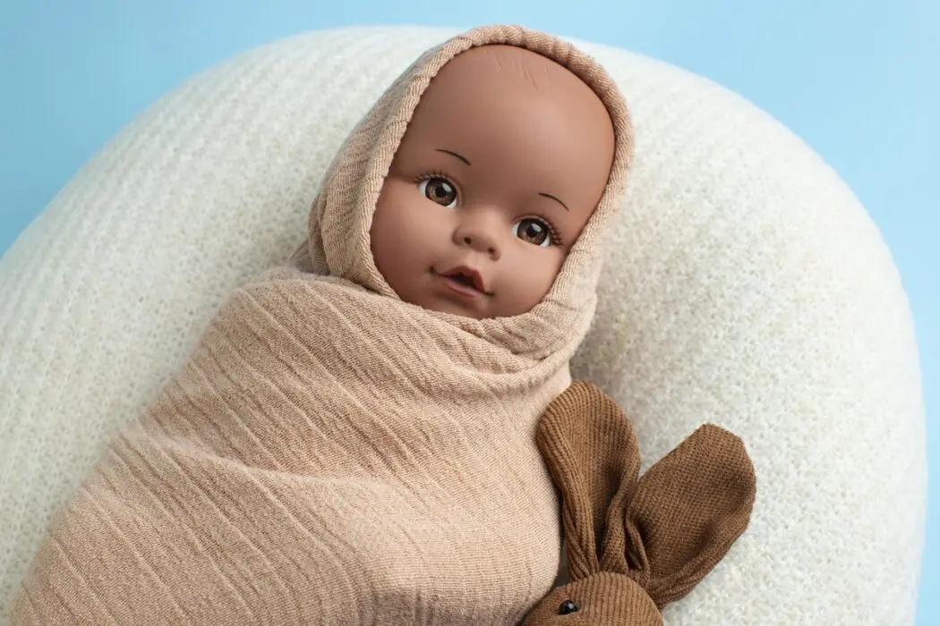 Especialista destaca uso de bebês reborn como ferramentas indispensáveis em aula