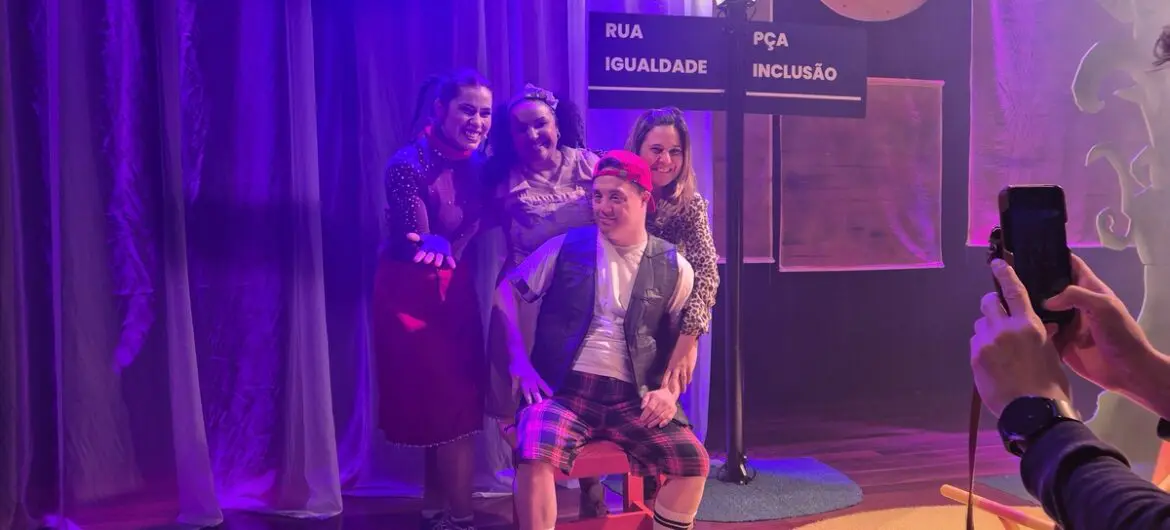 Espetáculo "Ele e Suas Irmãs" coloca a inclusão no centro do palco
