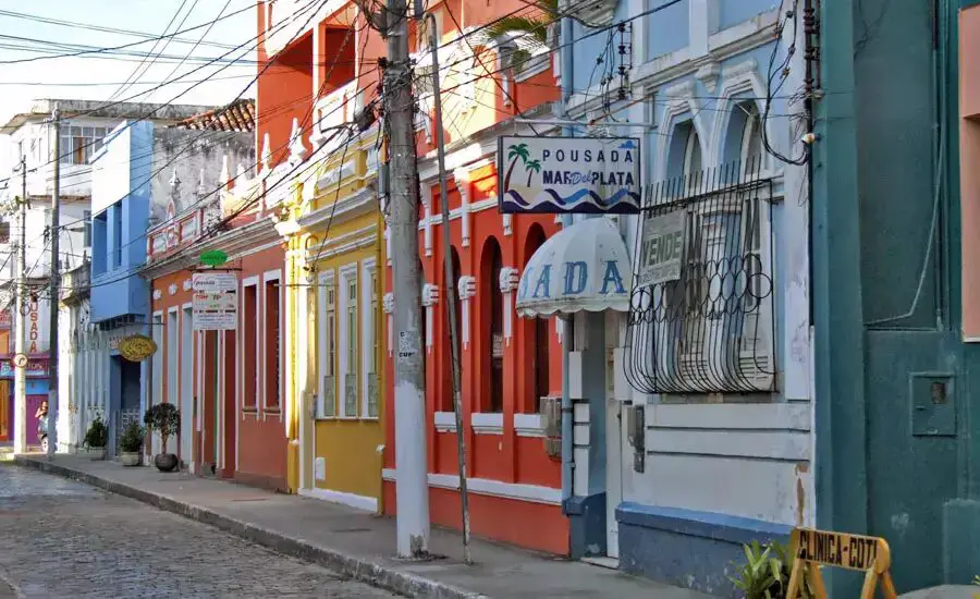 Viajantes partem de Ilhéus para explorar praias e reservas