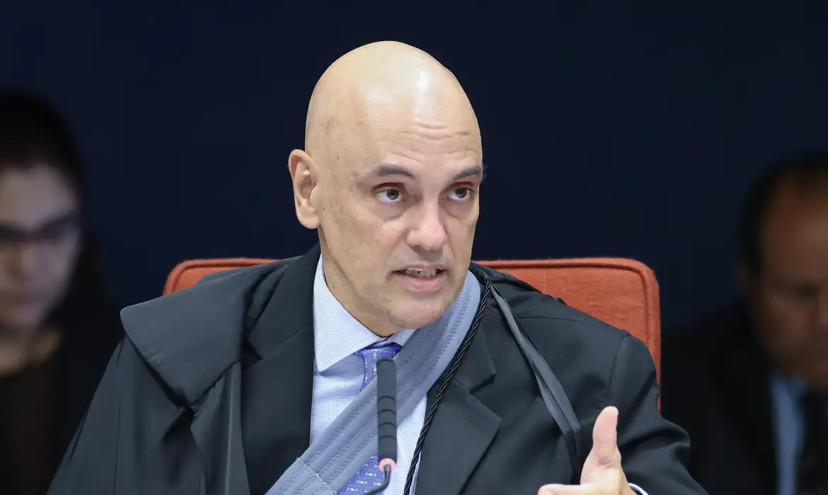 Trama golpista: Moraes pede data para julgamento de Bolsonaro e mais 7