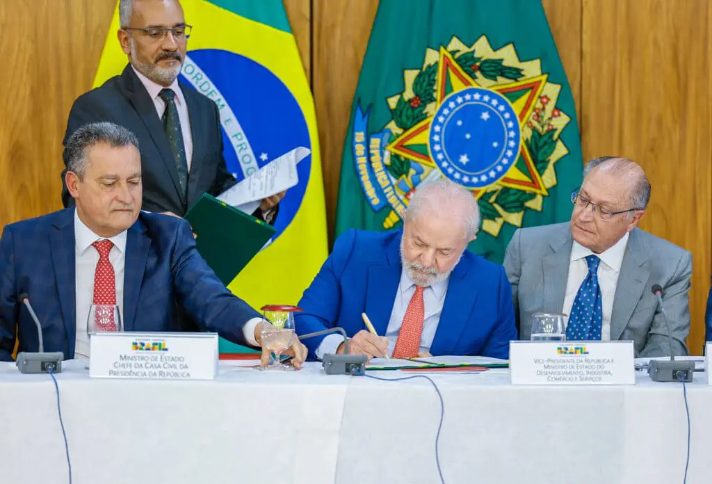 Lula regulamenta a Lei de Reciprocidade Comercial