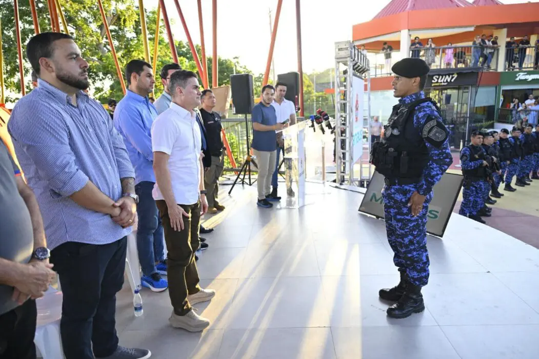 Prefeito David Almeida anuncia gratificação para agentes da Romu e criação da Polícia Municipal de Manaus, durante formatura da corporação