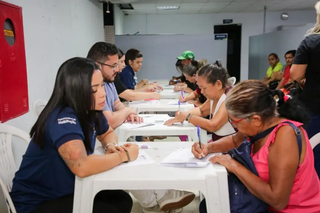 Governo do Amazonas realiza pagamento para 96 famílias das comunidades da Sharp e Manaus 2000