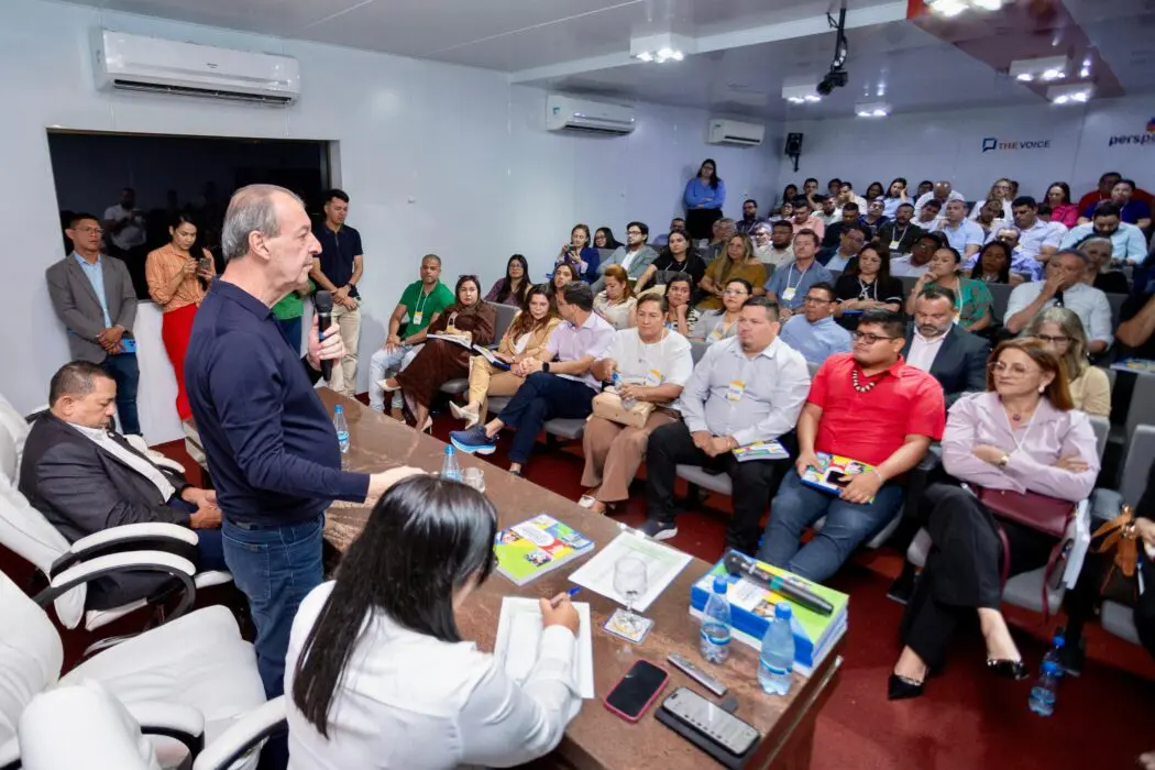 Senador Omar reúne secretários de saúde de todo o Amazonas para construir soluções duradouras para o sistema público