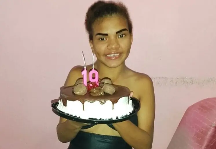 PC-AM divulga imagem de jovem autista desaparecida após sair da escola no bairro Colônia Terra Nova