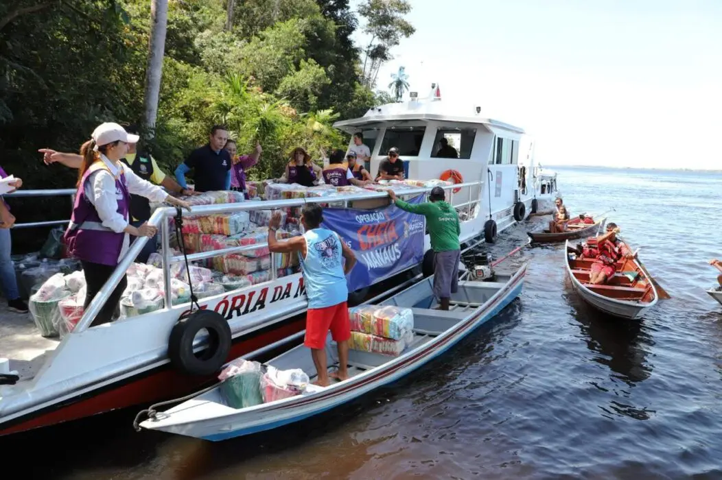 Famílias afetadas pela cheia no rio Amazonas recebem apoio da Prefeitura de Manaus