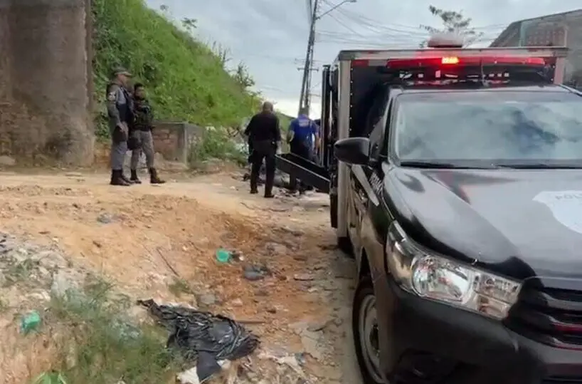 Homem é encontrado morto com sinais de tortura e bilhete junto ao corpo, em Manaus