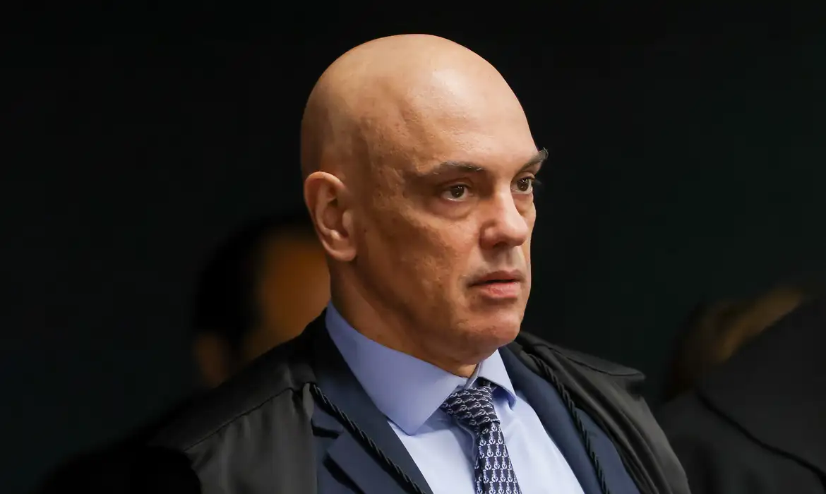 Moraes autoriza Bolsonaro a receber Tarcísio e outros aliados em casa