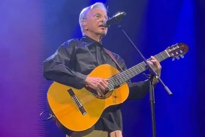 Vídeo! Caetano Veloso em show homenageia Preta com música que Gilberto Gil cantou no velório da artista