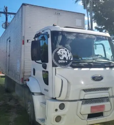 Polícia apreende sete veículos, sendo cinco com sinais de adulteração ou restrição por furto em Manaus