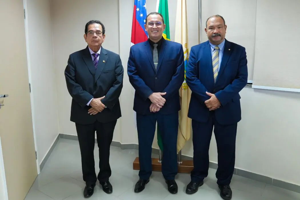 Câmara Municipal de Manaus recebe embaixador de El Salvador