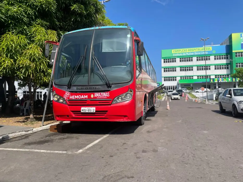 Complexo Hospitalar Sul recebe “Vampirão” do Hemoam para campanha de doação de sangue