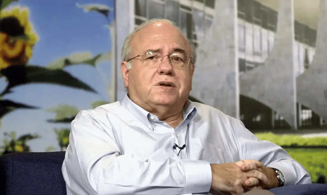 Escritor Luis Fernando Verissimo é internado em estado grave na UTI