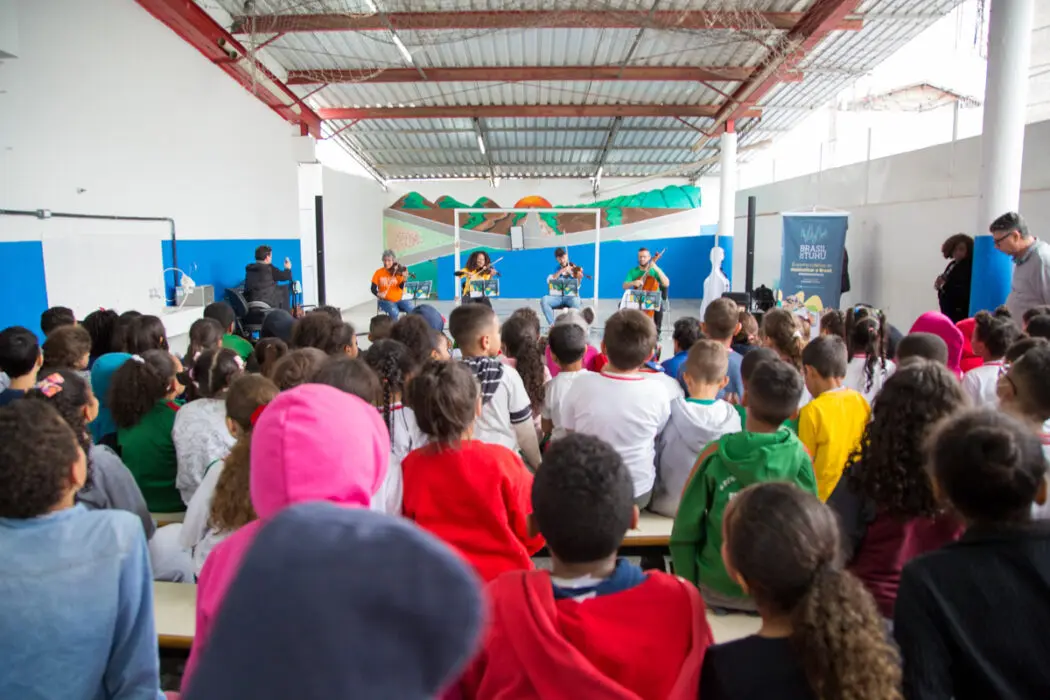 Projeto leva concertos de música para escolas públicas