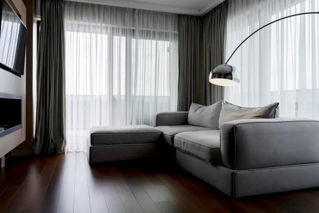 Limpeza de cortinas residenciais e comerciais exige atenção