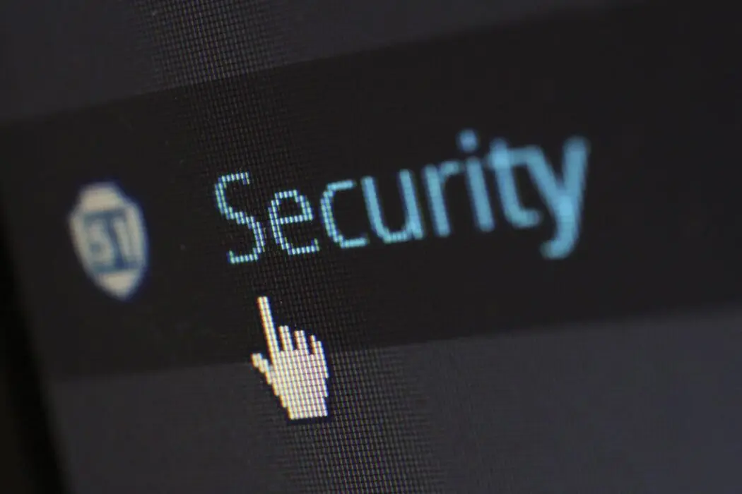 Nova fronteira da proteção logística une segurança física e digital