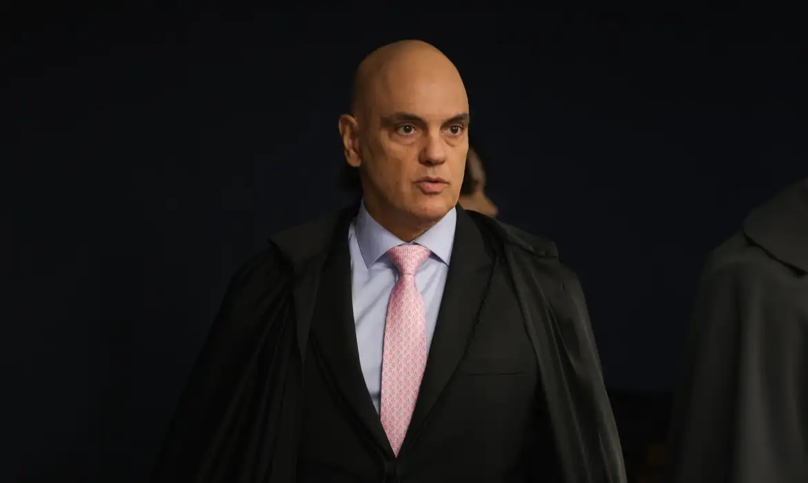 Moraes autoriza visitas de filhos e enteada a Bolsonaro