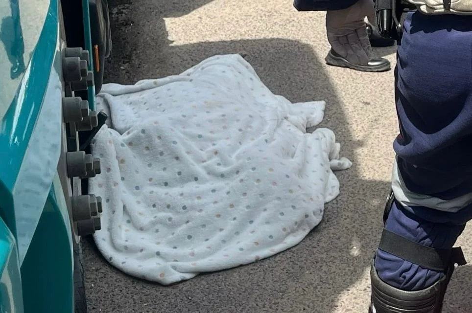 Mulher é esm4gada por carreta em Manaus