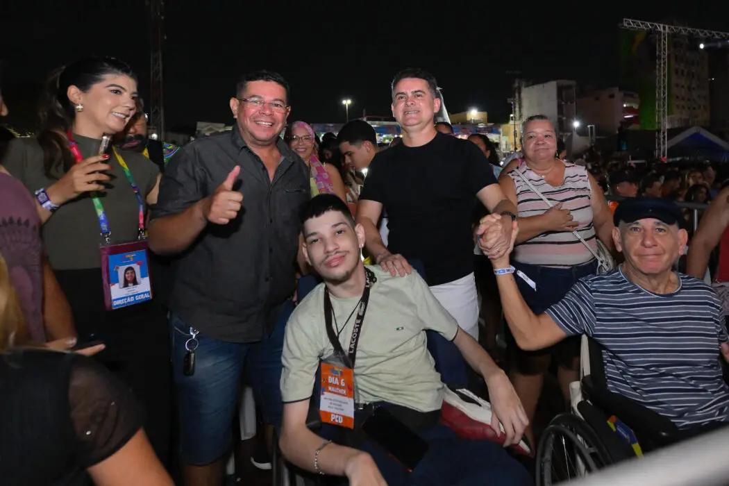 Prefeito David Almeida visita espaço de acessibilidade para PcDs no #SouManaus 2025)
