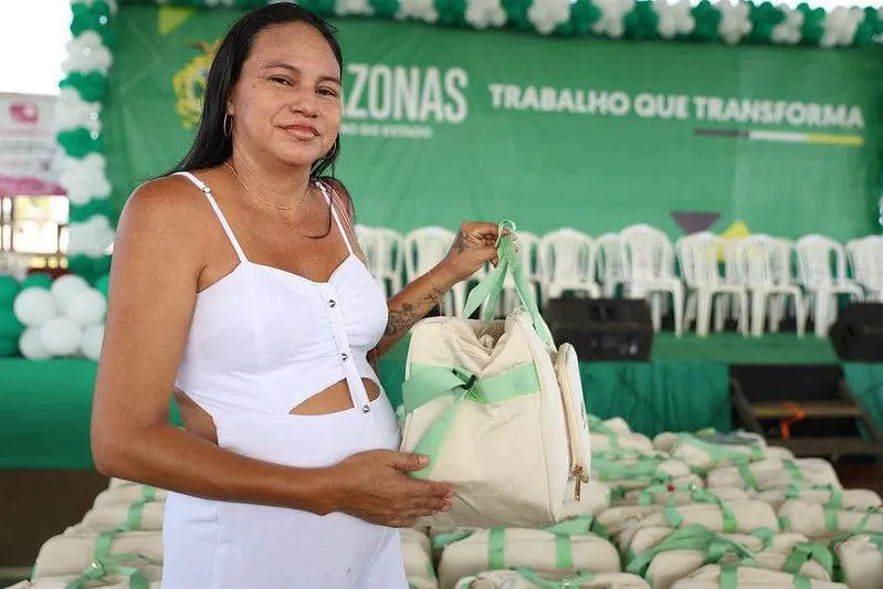 Governador Wilson Lima faz entregas para o setor primário e social em Urucurituba