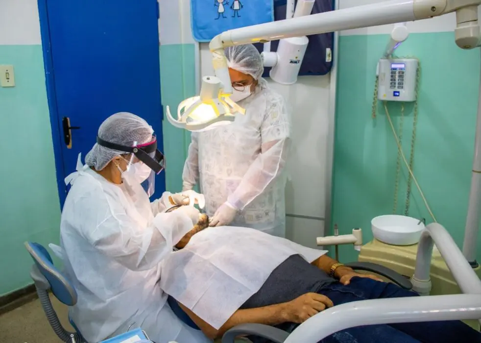 Usuários com TEA recebem atendimento em odontologia nas unidades de saúde da prefeitura
