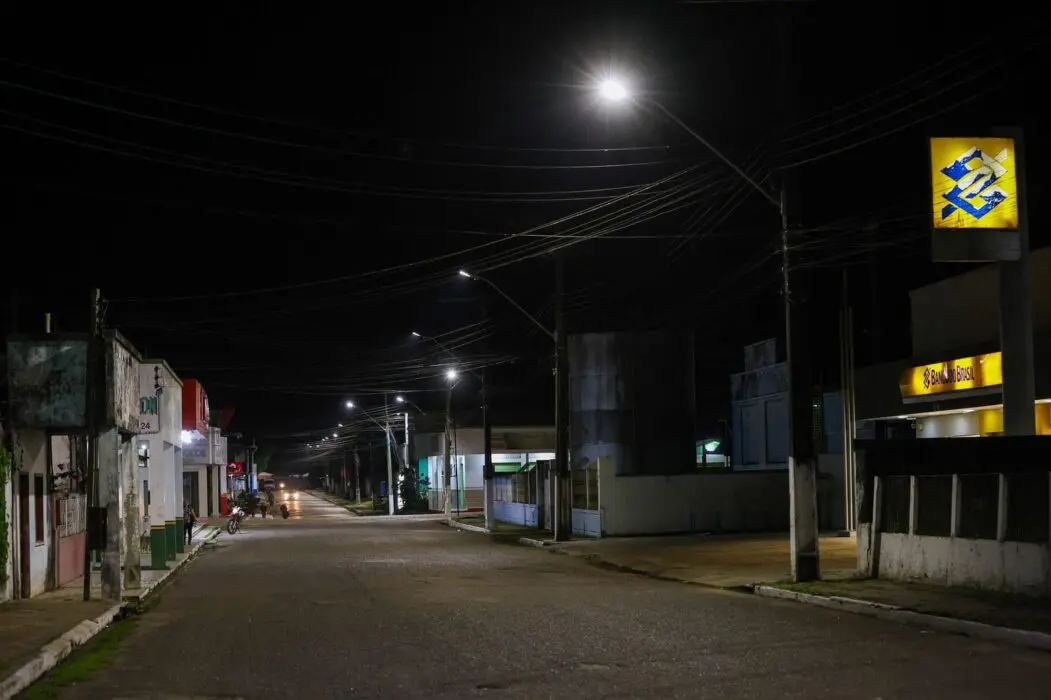 Governador Wilson Lima inaugura iluminação pública de LED e visita obra de ampliação do sistema de abastecimento de água de Carauari