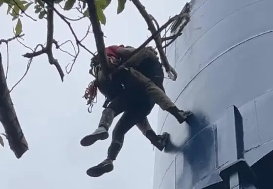 Bombeiros resgatam homens presos em caixa d’água a 20 metros de altura após intoxicação por solvente durante pintura