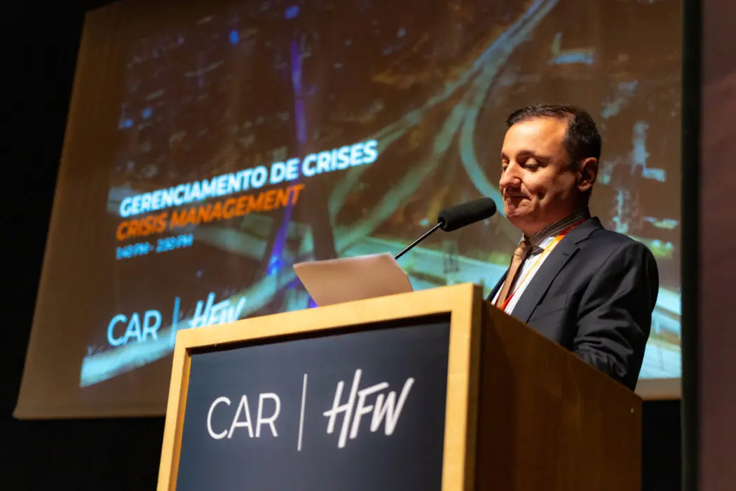 Lei de seguros, IA e conflitos pautam evento internacional