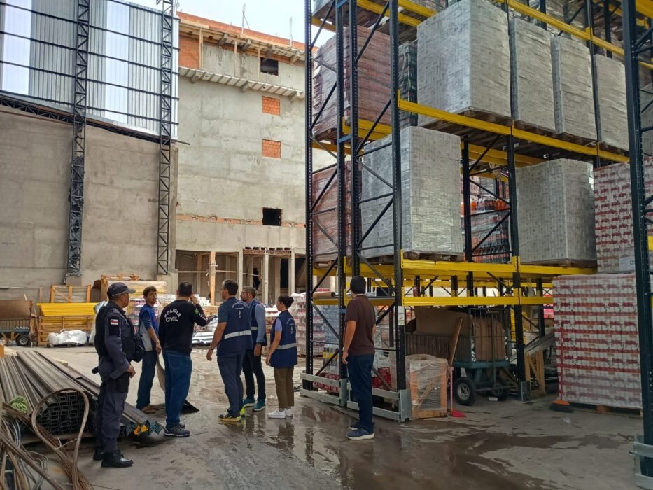 PC, Visa Manaus e Procon realizam fiscalização para coibir venda de bebidas adulteradas na zona leste