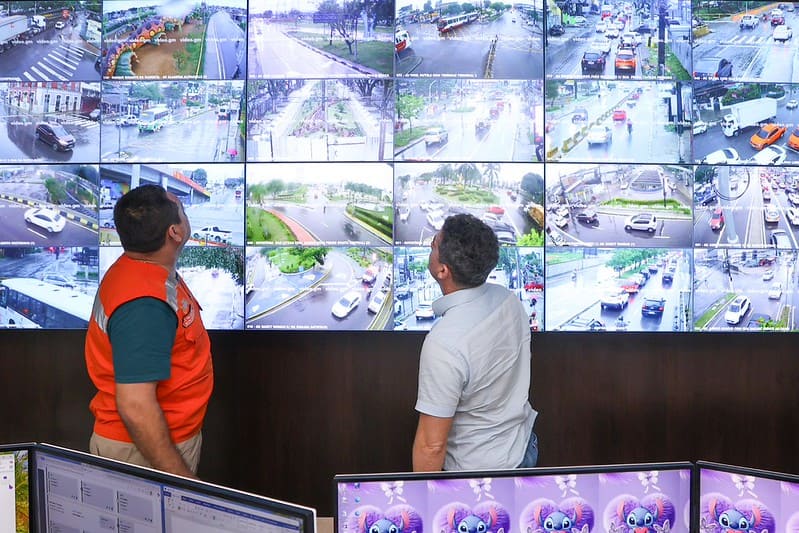 Prefeito David Almeida coordena ações da Prefeitura de Manaus durante fortes chuvas e alerta da Defesa Civil