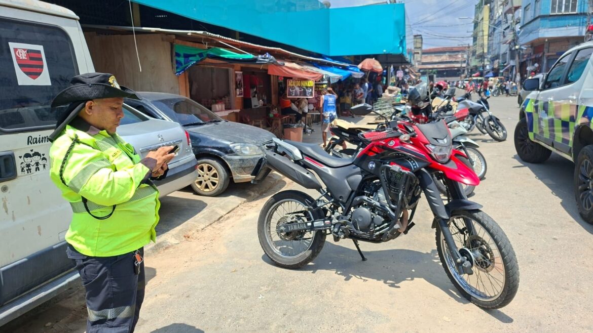 Prefeitura de Manaus fiscaliza e autua 17 veículos e reforça combate ao estacionamento irregular