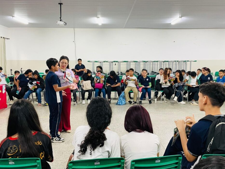 Prefeitura de Manaus promove diálogo sobre respeito aos idosos em escola da zona Norte