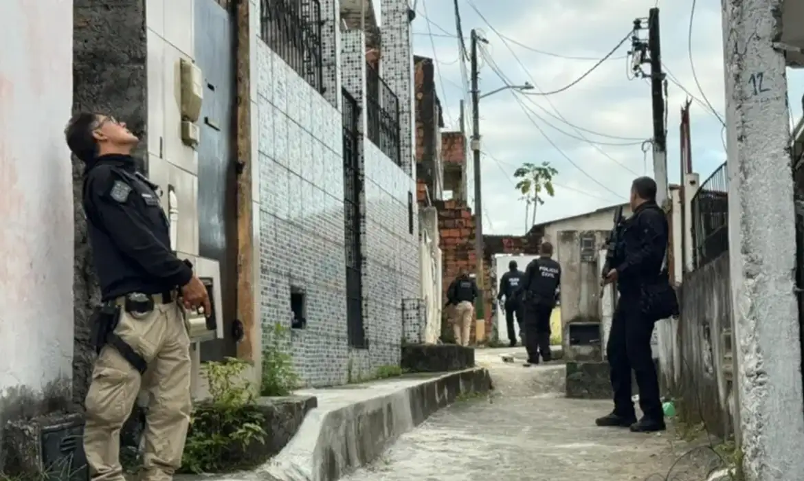 Ação contra o Comando Vermelho prende 35 na Bahia; 1 pessoa foi morta