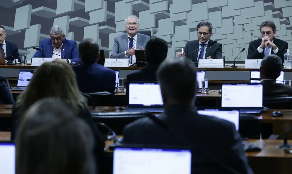 Comissão do Senado aprova isenção de IR para quem ganha até R$ 5 mil