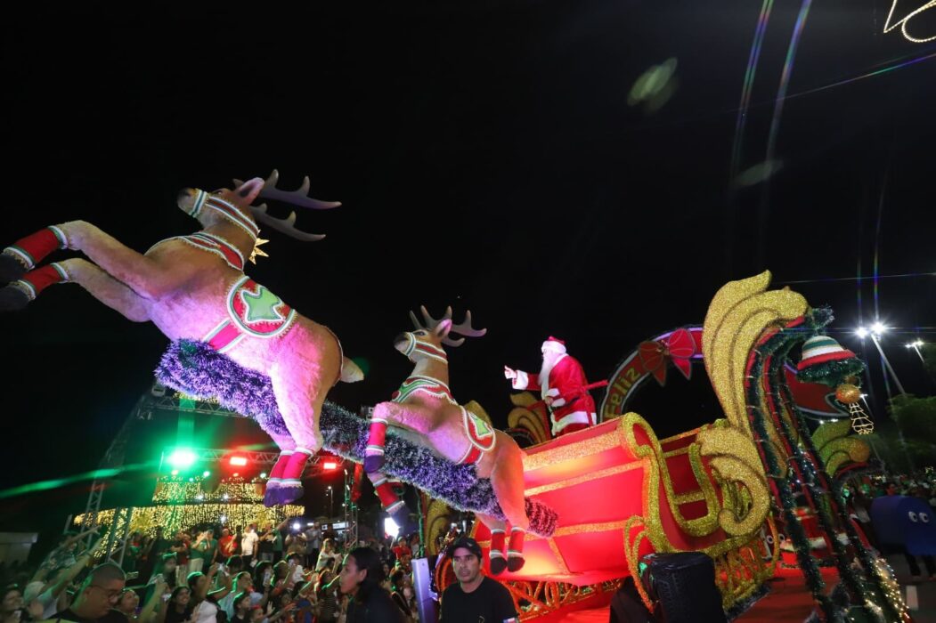 Parada Natalina leva brilho e encanto da magia do Natal à Ponta Negra