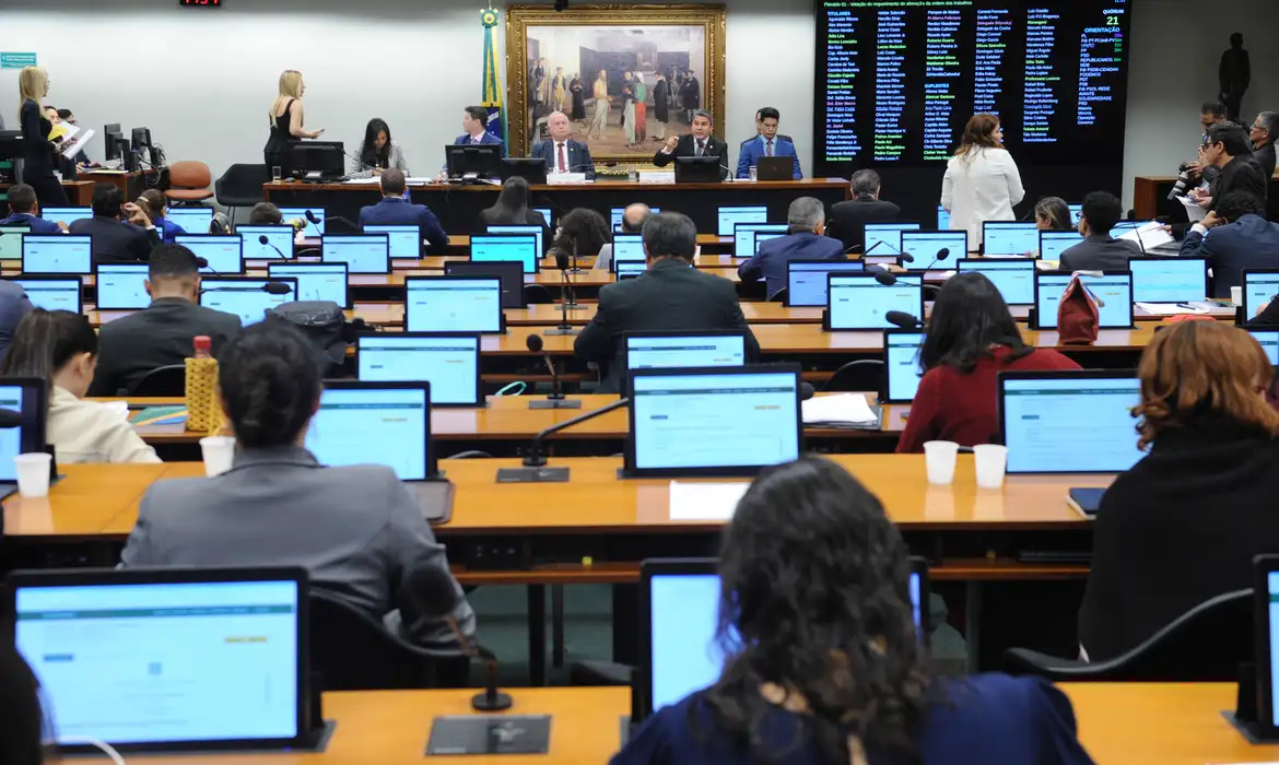 CCJ da Câmara aprova cassação de Carla Zambelli
