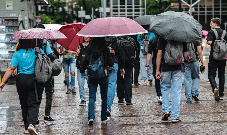 Prefeitura alerta para risco de chuva intensa me Manaus nesta quinta-feira