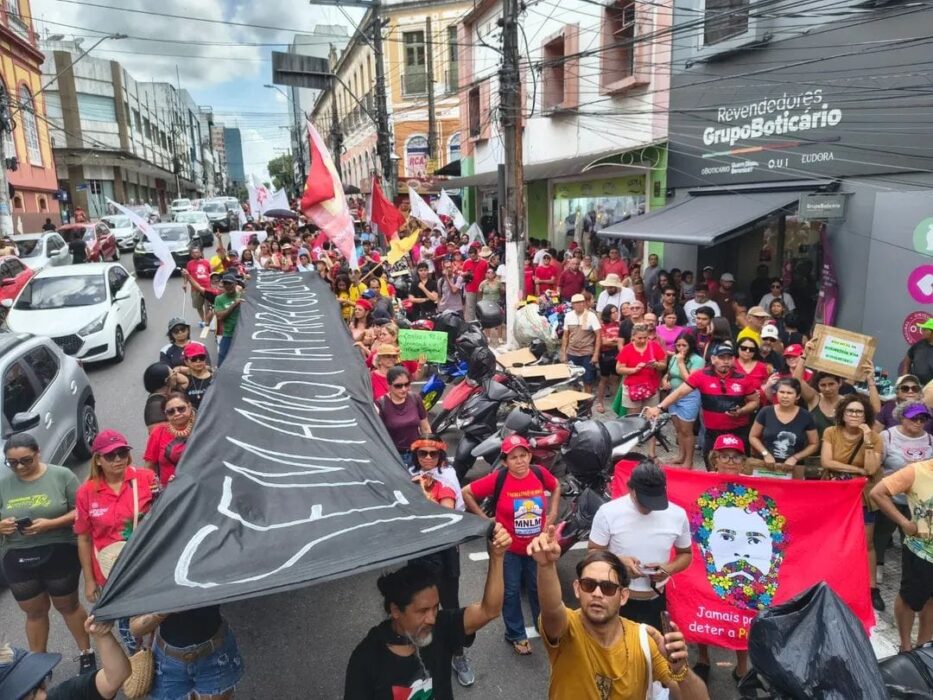 Manifestação em Manaus critica PL da Dosimetria que pode reduzir penas por atos golpistas