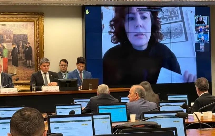 Câmara rejeita cassação da deputada Carla Zambelli