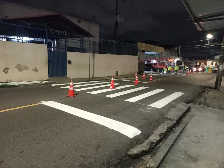 Prefeitura reforça sinalização viária em frente a escolas e amplia segurança no trânsito