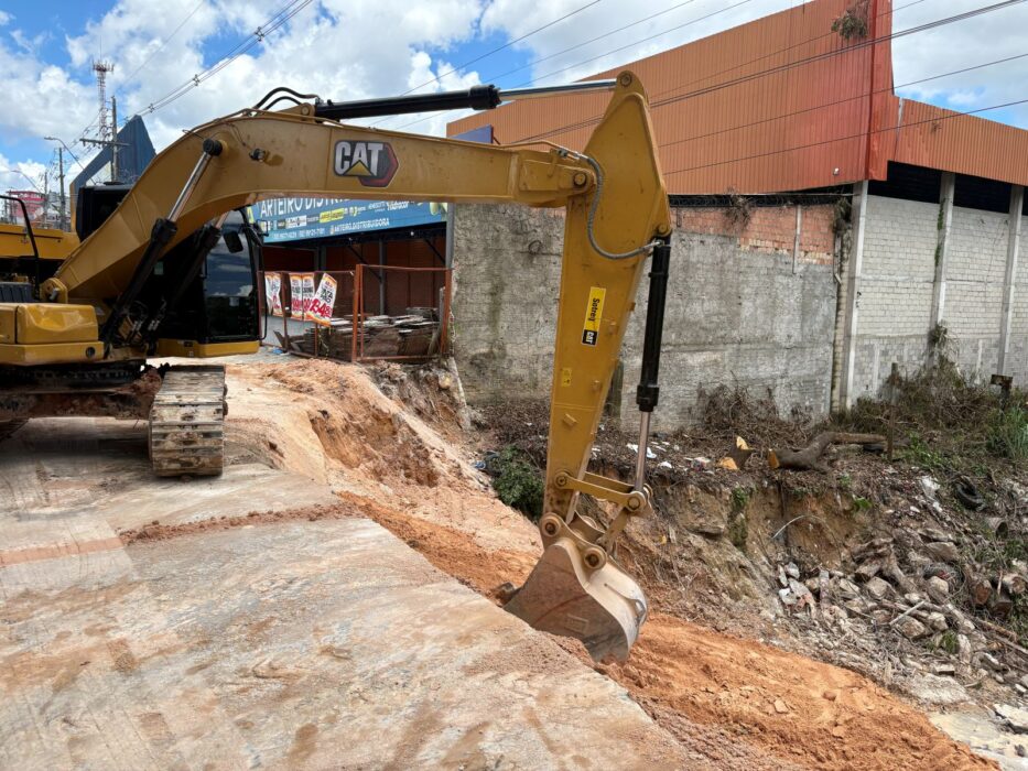 Prefeitura avança para a fase de reaterro nas obras da avenida Autaz Mirim neste domingo 