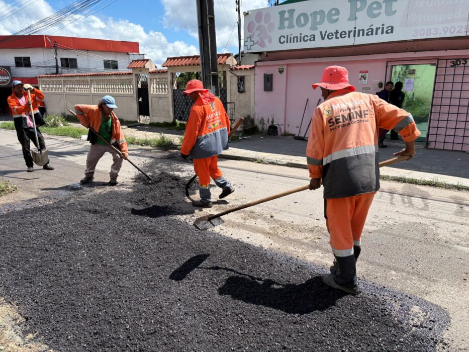 PMM realiza recuperação asfáltica em via do bairro Cidade Nova