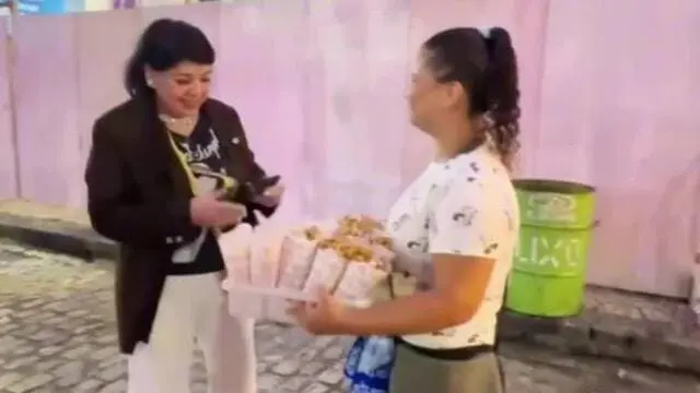 Roberta Miranda emociona vendedora ambulante após pagar R$ 800 por pipoca