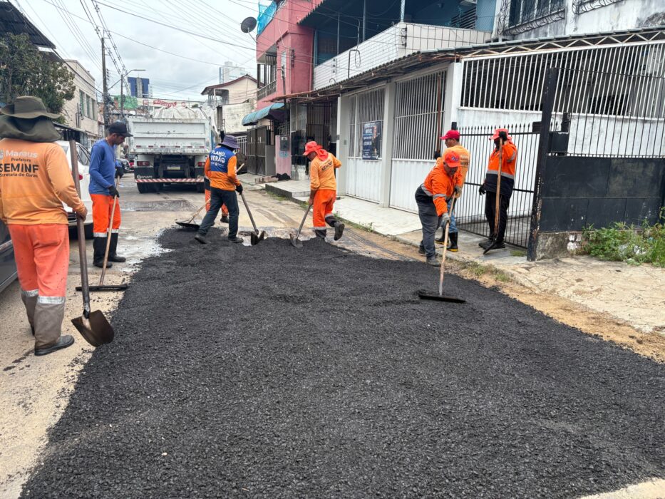 Prefeitura intensifica recuperação asfáltica no bairro Adrianópolis