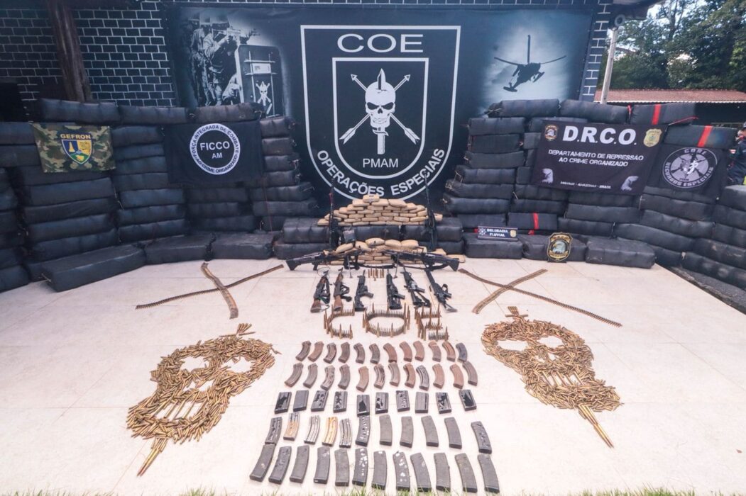 Policia apreende mais de 4 toneladas de drogas e dez armas de grosso calibre em operação no rio Solimões