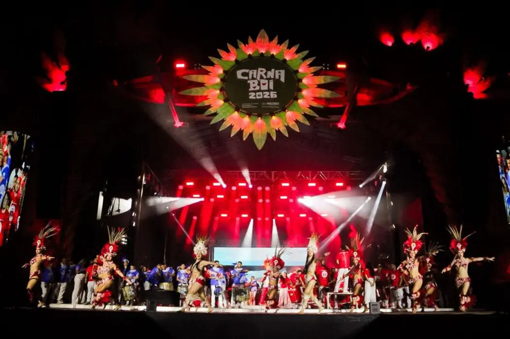 Carnaboi abre programação com Sambódromo lotado e clima de temporada bovina