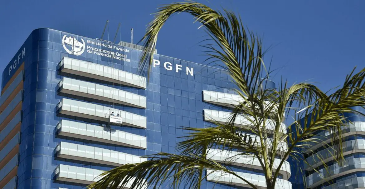 Lei endurece regras fiscais em meio a recorde de arrecadação