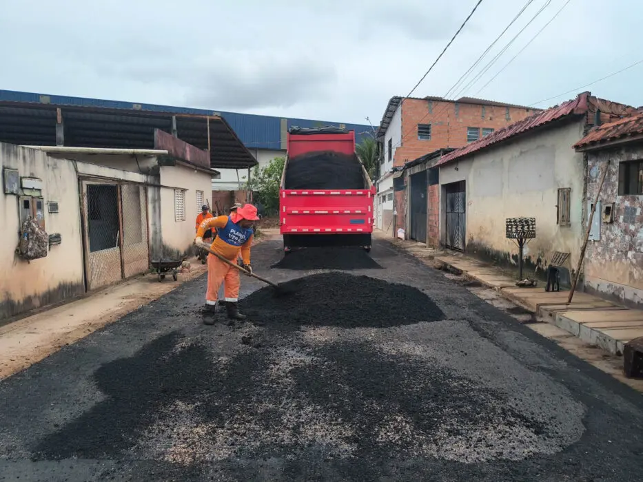 Prefeitura recupera rua na comunidade Parque São Pedro e melhora mobilidade no Tarumã